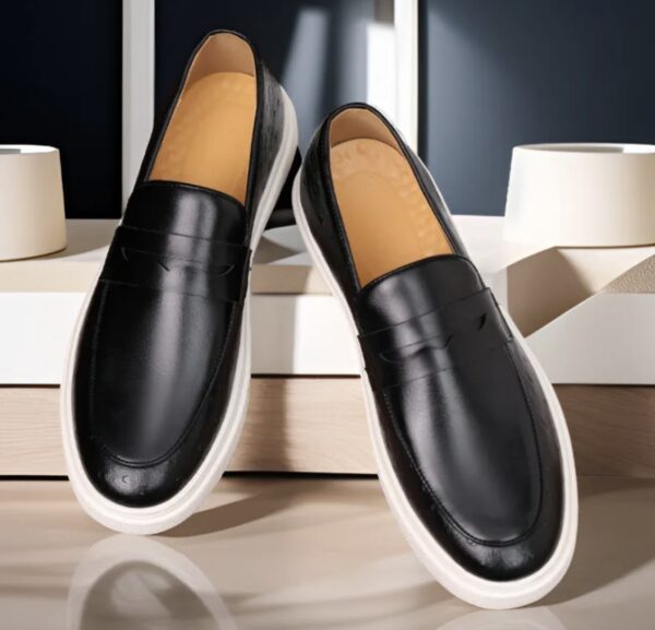 Stride Luxe Elegant Leather Loafers with Contrast Sole - Image 5